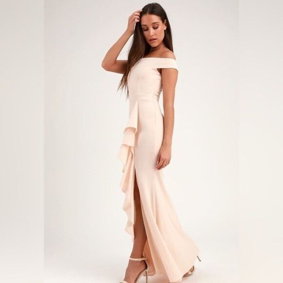 Lulu's Dresses & Skirts - Lulu’s Ruffled Off-the-Shoulder Maxi Dress